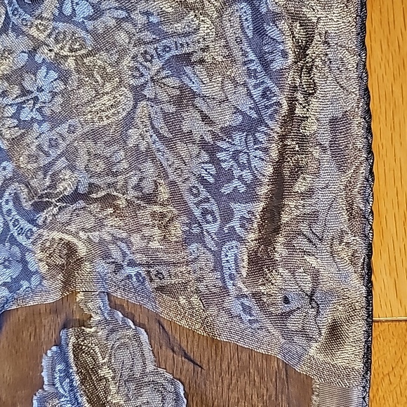 100% Silk Scarf - Picture 2 of 4